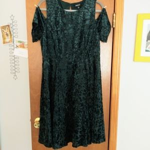 Torrid Dress Velvet Emerald Green Leopard Cold Shoulder 1
